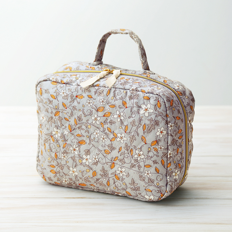 フィオリート・ハンドル付きキルティングオープンポーチ