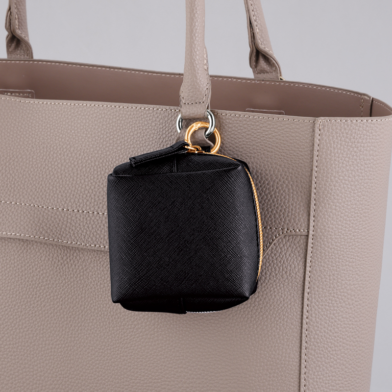 リングカラビナ付きスクエアポーチ(ブラック)（3）