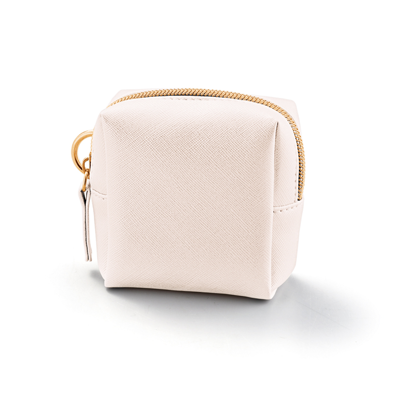 リングカラビナ付きスクエアポーチ(パールホワイト)