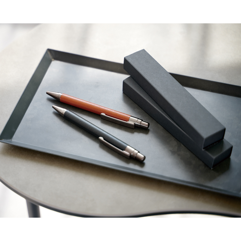 レザー調ボールペン(ブラック)（3）