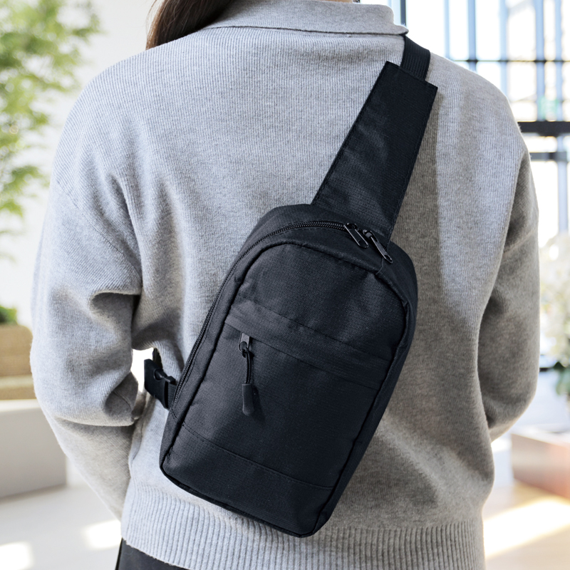 ファスナーポケット付きワンショルダーバッグ（5）