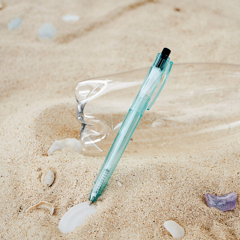 海洋プラスチックをリサイクルしたボールペン（2）