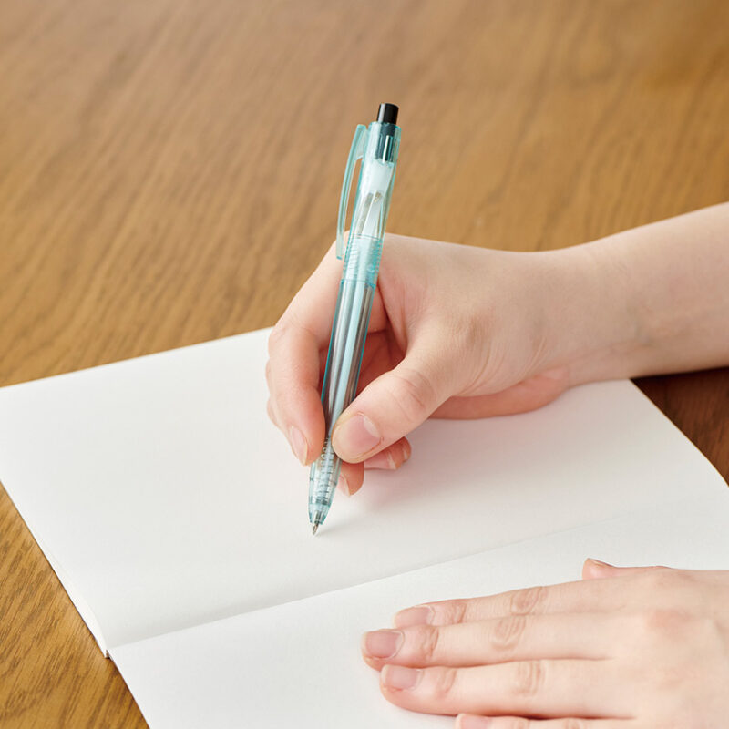 海洋プラスチックをリサイクルしたボールペン（3）