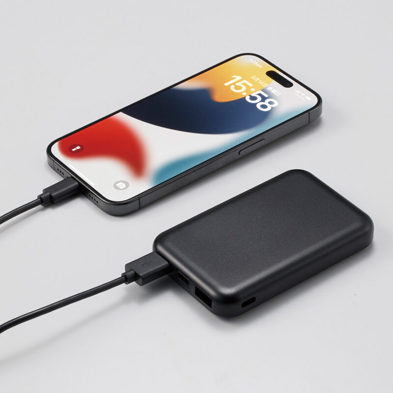 スマートモバイルチャージャー4000　ブラック（4）
